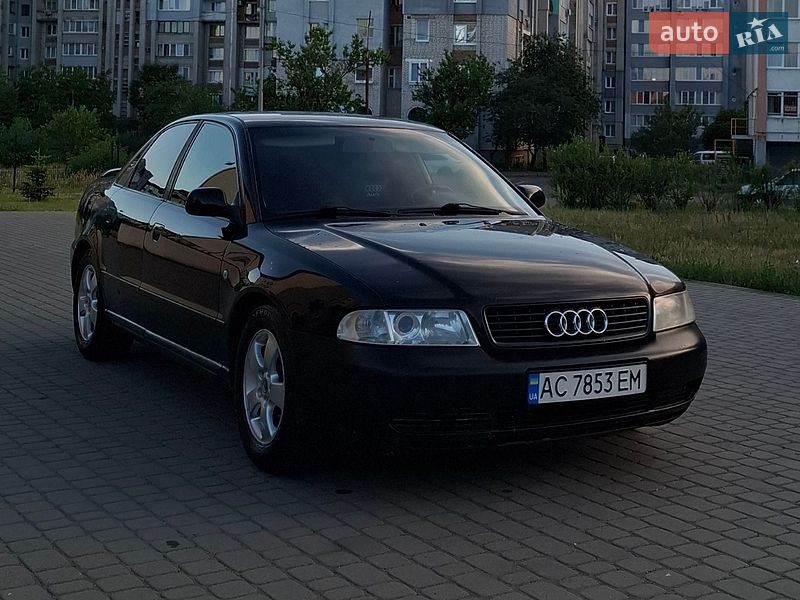 Седан Audi A4 1997 в Шептицькому