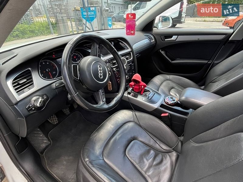 Седан Audi A4 2013 в Львові