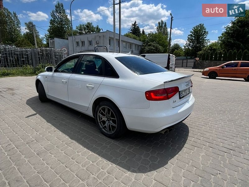 Седан Audi A4 2013 в Львові