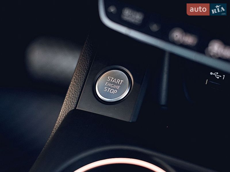 Седан Audi A4 2019 в Одессе