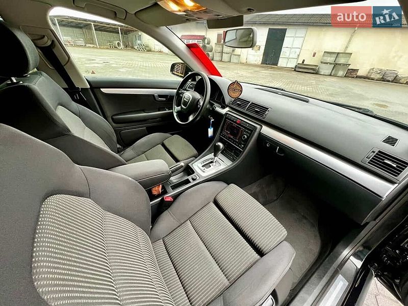 Седан Audi A4 2006 в Надворной