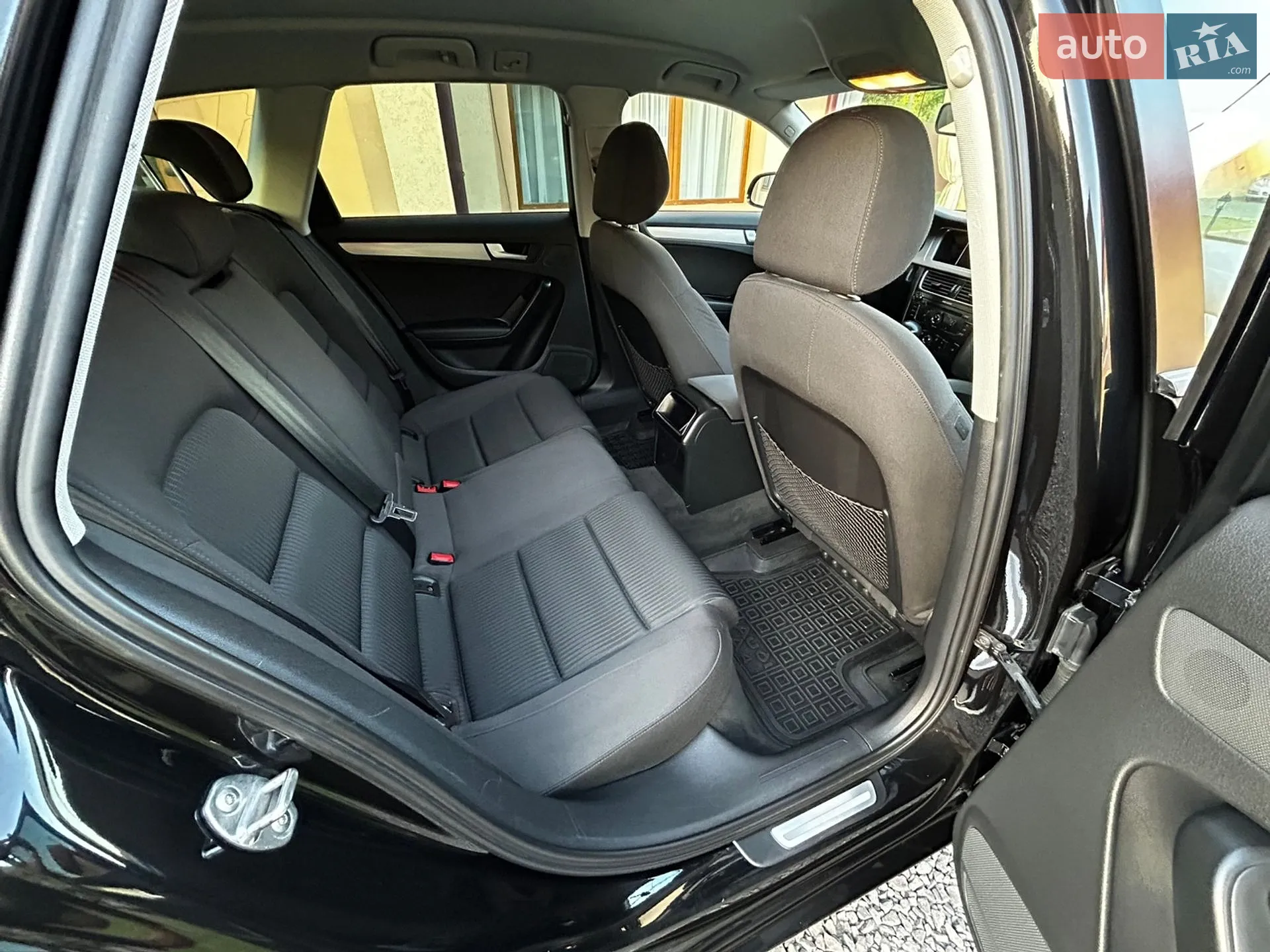 2011 Audi A4 - мініатюра 18
