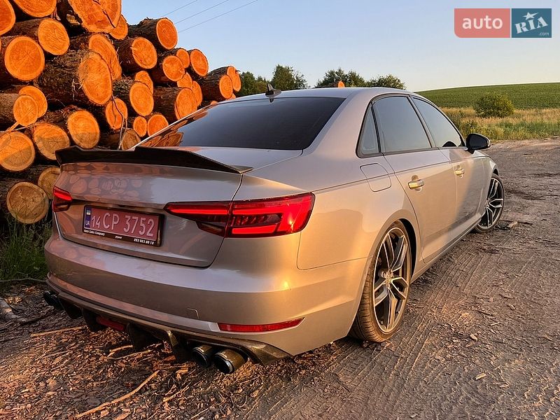 Седан Audi A4 2017 в Львові