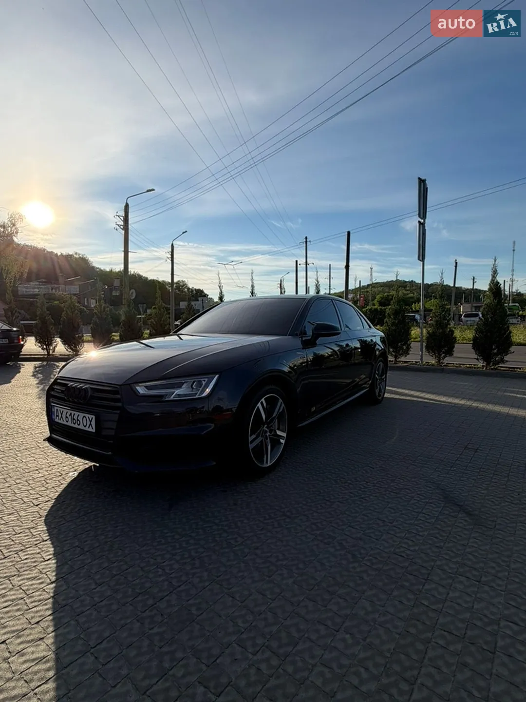 Audi A4 2018 VIN WAUENAF48JN015659 фото оголошення 3 з 22