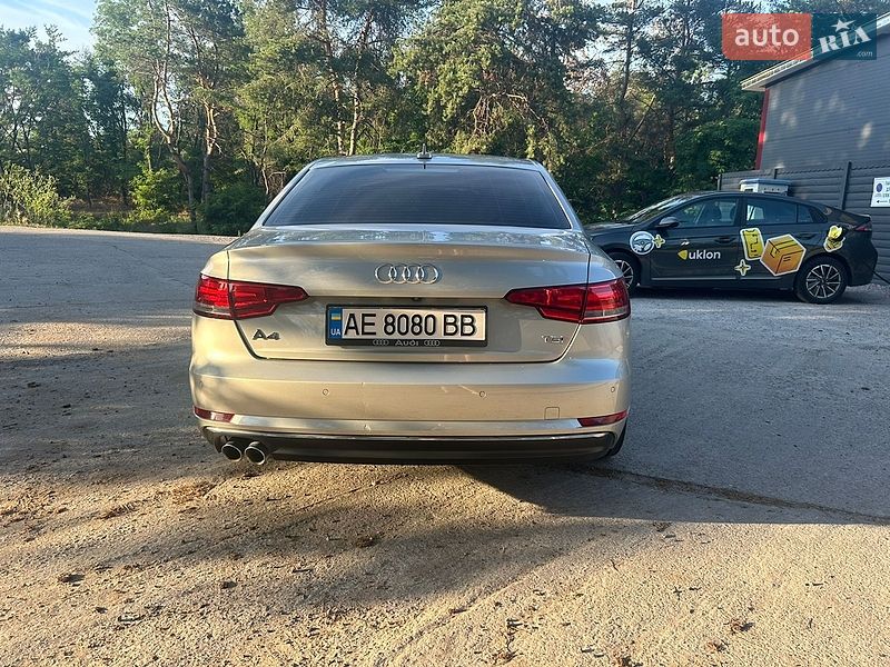 Седан Audi A4 2015 в Кам'янському