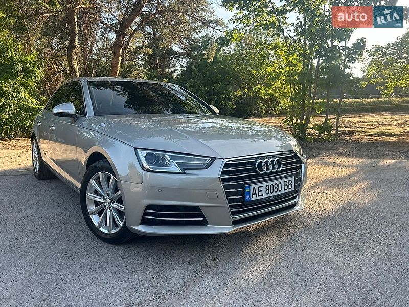 Седан Audi A4 2015 в Кам'янському