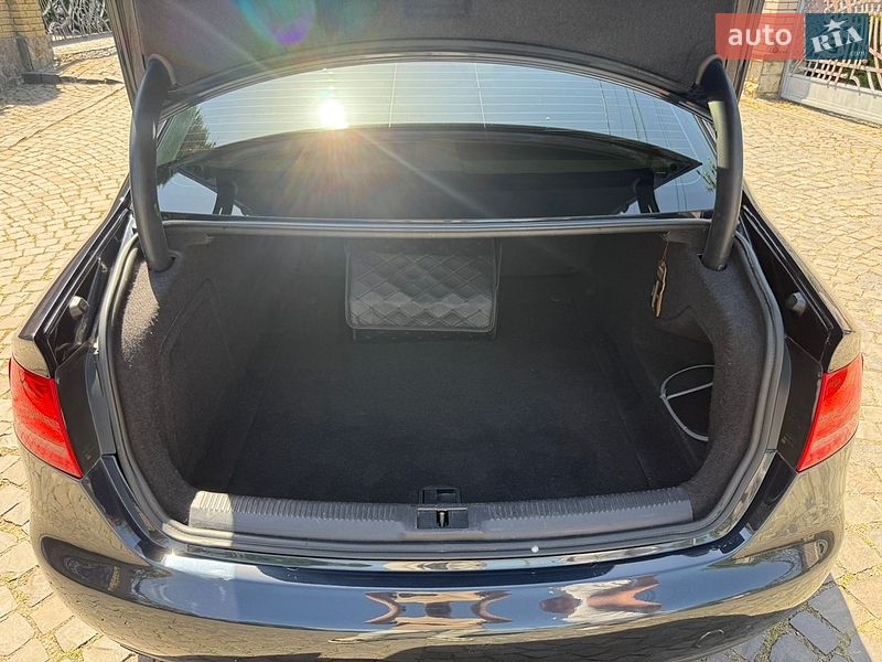 Седан Audi A4 2011 в Черновцах