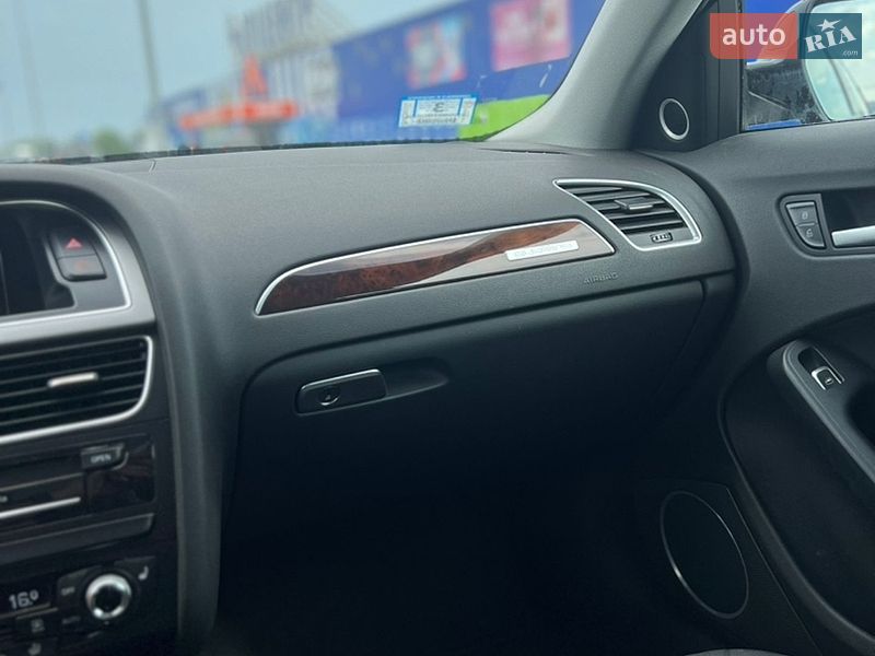 Седан Audi A4 2013 в Нововолынске