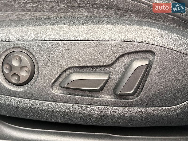 Седан Audi A4 2016 в Львові