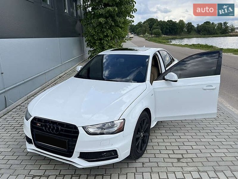 Седан Audi A4 2014 в Киеве
