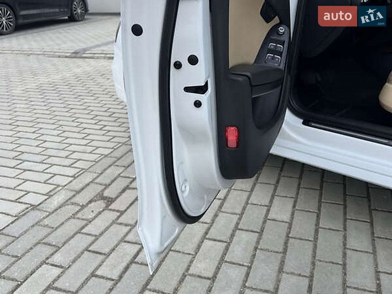 Седан Audi A4 2014 в Киеве