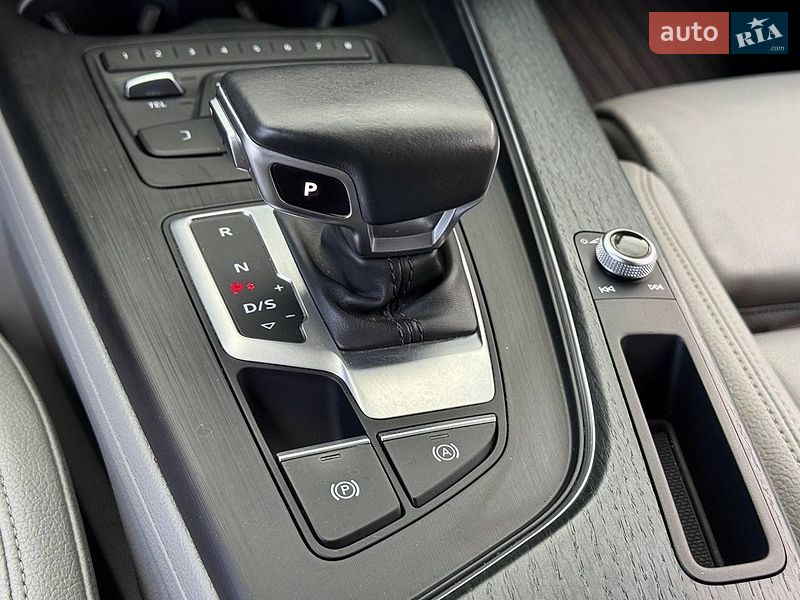 Седан Audi A4 2015 в Киеве