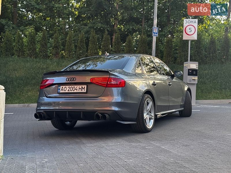 Седан Audi A4 2014 в Львове