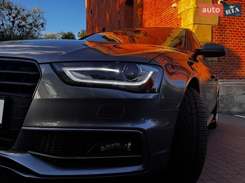 Седан Audi A4 2014 в Львове