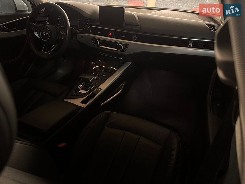 Седан Audi A4 2017 в Рівному