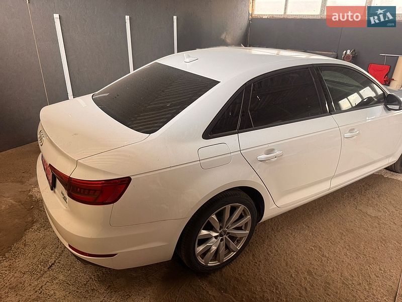 Седан Audi A4 2017 в Рівному