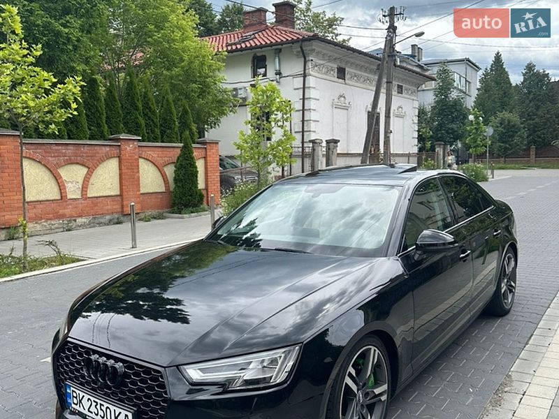 Седан Audi A4 2016 в Ивано-Франковске