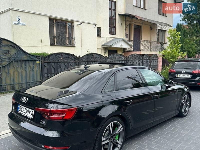 Седан Audi A4 2016 в Ивано-Франковске