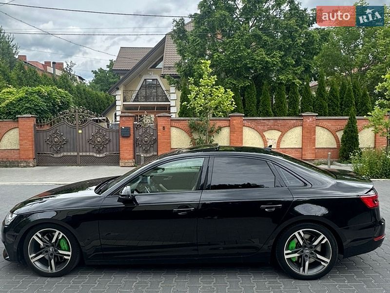 Седан Audi A4 2016 в Ивано-Франковске