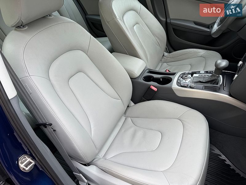 Седан Audi A4 2014 в Львове