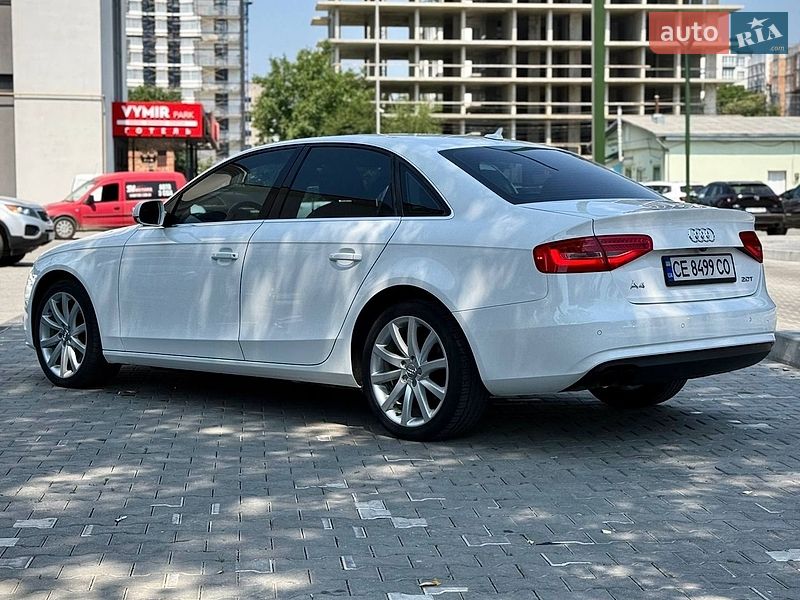 Седан Audi A4 2012 в Чернівцях