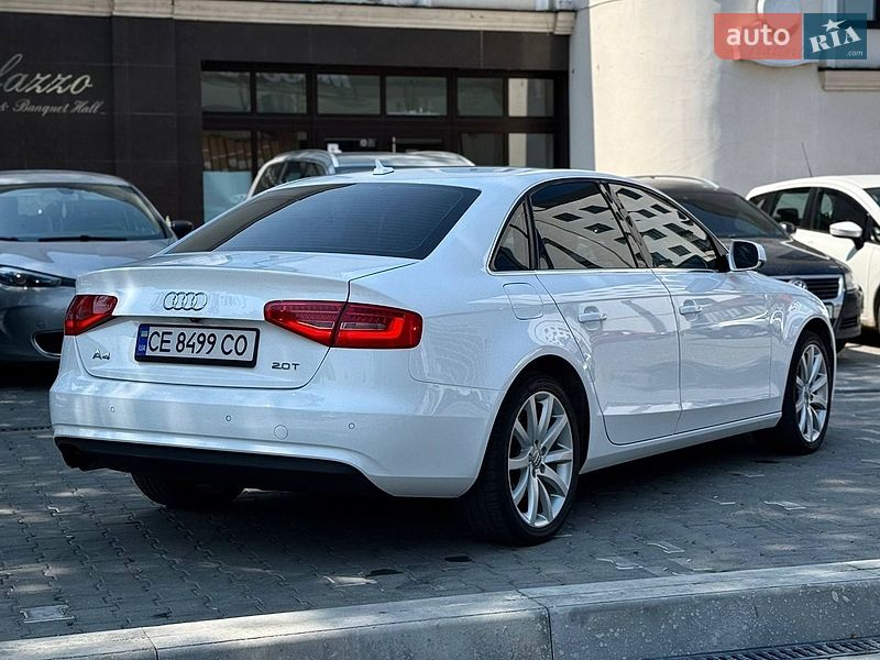 Седан Audi A4 2012 в Чернівцях