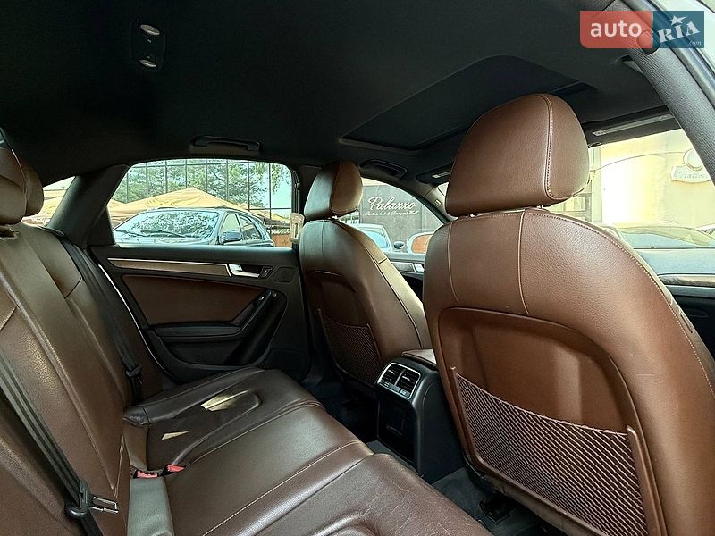 Седан Audi A4 2012 в Чернівцях