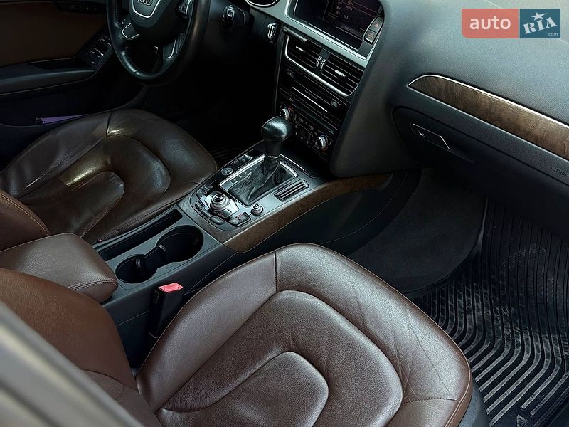 Седан Audi A4 2012 в Чернівцях