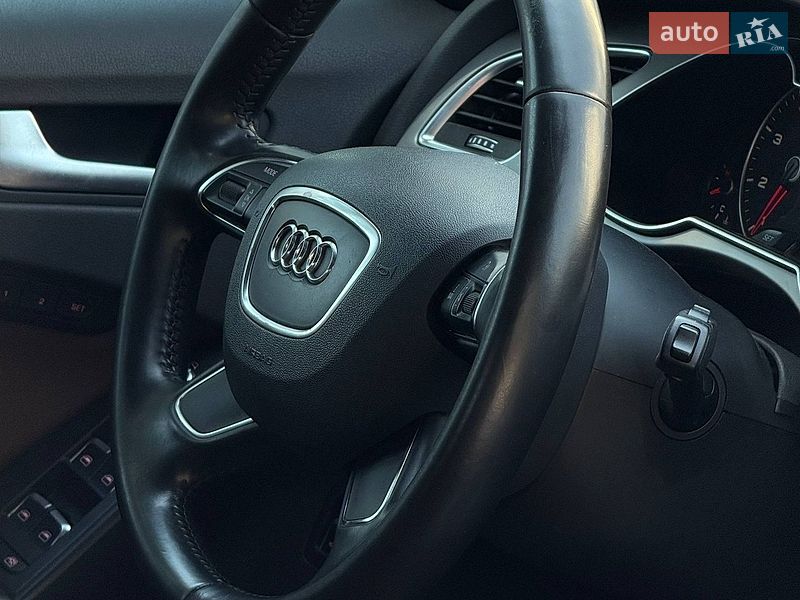 Седан Audi A4 2012 в Чернівцях