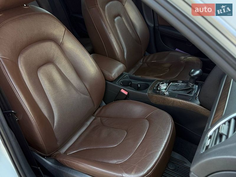 Седан Audi A4 2012 в Чернівцях