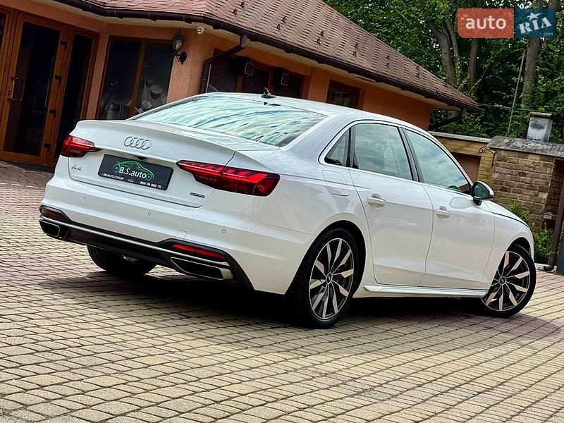 Седан Audi A4 2024 в Мукачево