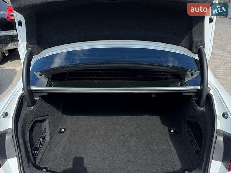 Седан Audi A4 2020 в Солонке