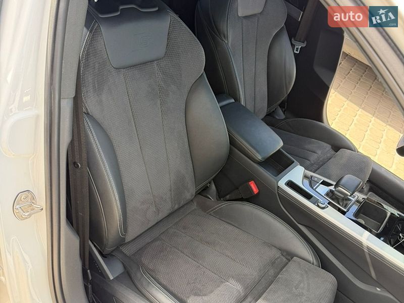 Седан Audi A4 2020 в Солонке