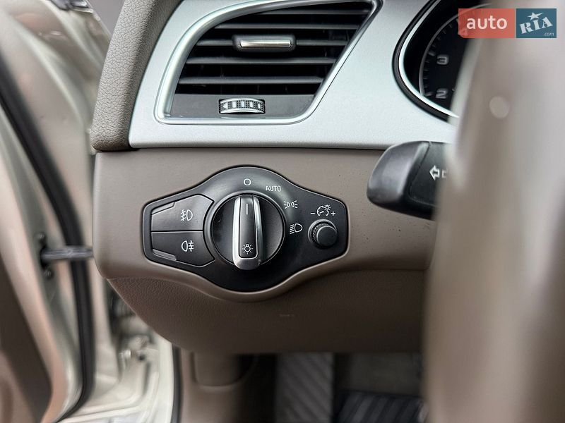 Седан Audi A4 2015 в Львове
