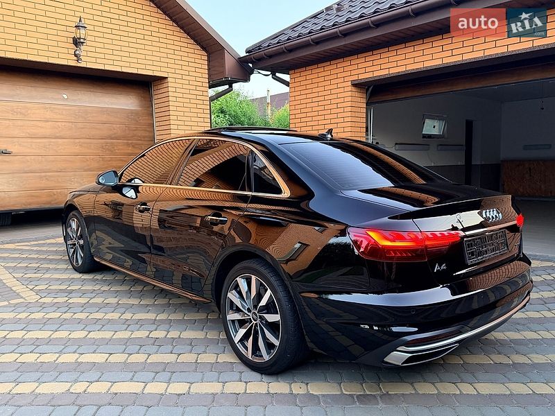 Седан Audi A4 2023 в Виннице