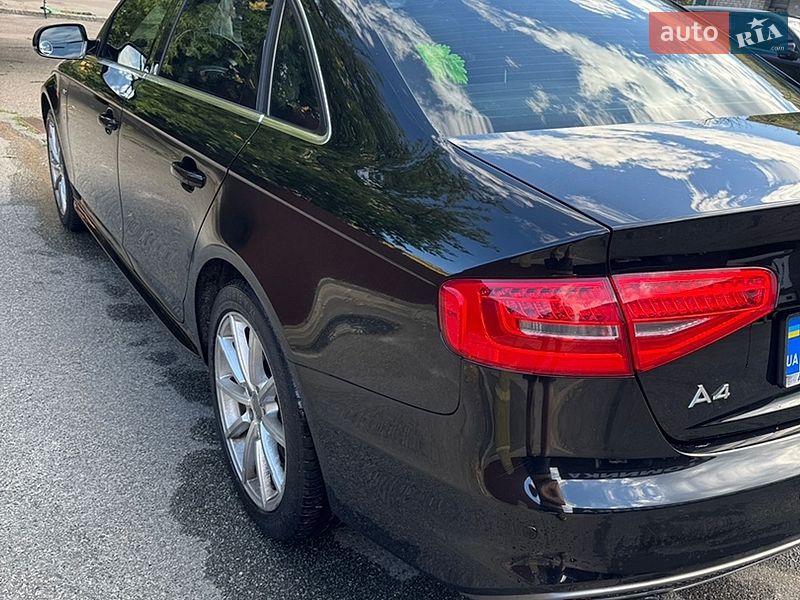 Седан Audi A4 2015 в Киеве