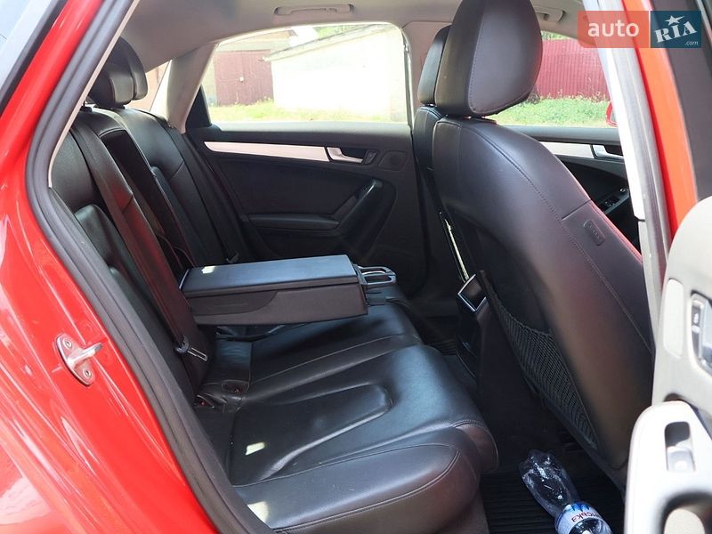 Седан Audi A4 2010 в Изюме