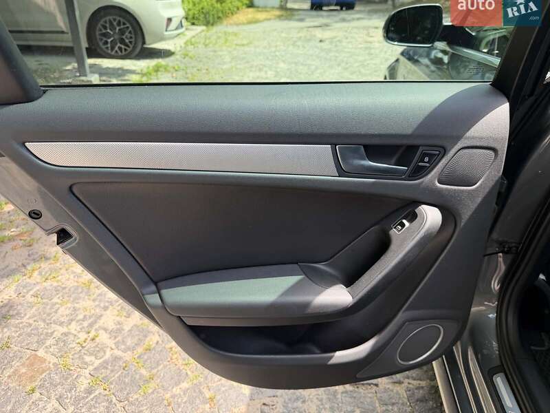 Седан Audi A4 2015 в Киеве