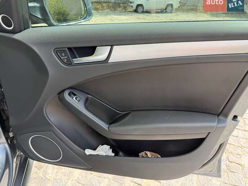 Седан Audi A4 2015 в Киеве