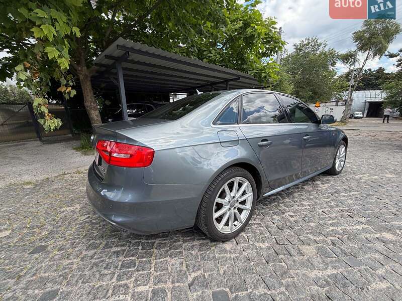 Седан Audi A4 2015 в Киеве