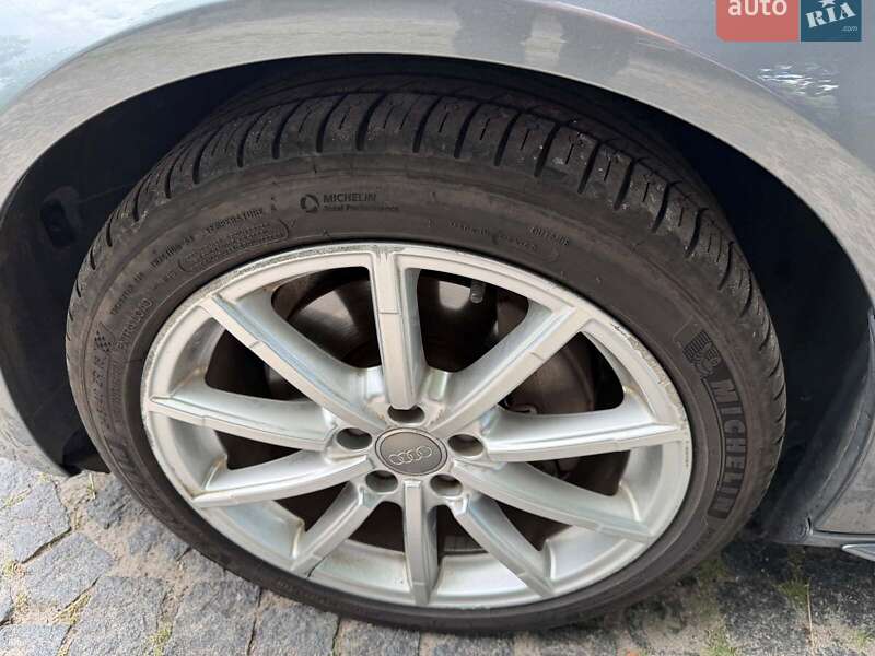 Седан Audi A4 2015 в Киеве