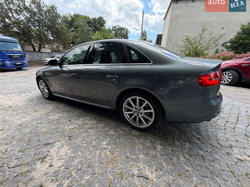 Седан Audi A4 2015 в Киеве