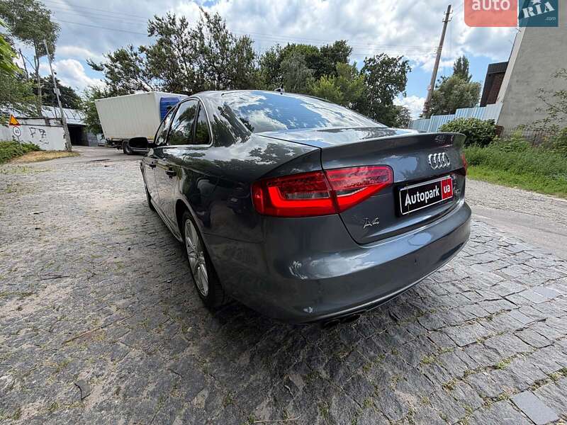 Седан Audi A4 2015 в Киеве