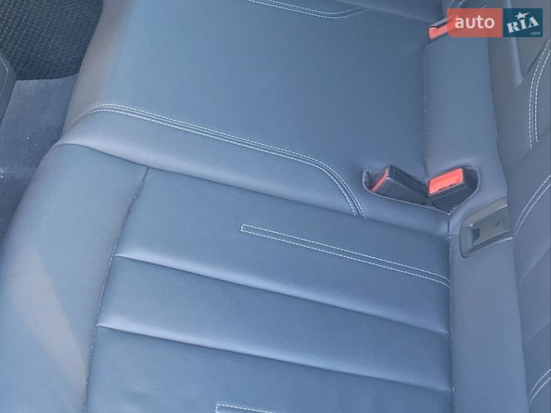 Седан Audi A4 2021 в Ужгороде