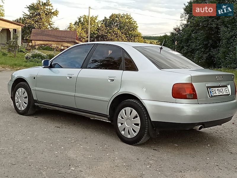 Седан Audi A4 1998 в Теофіполі