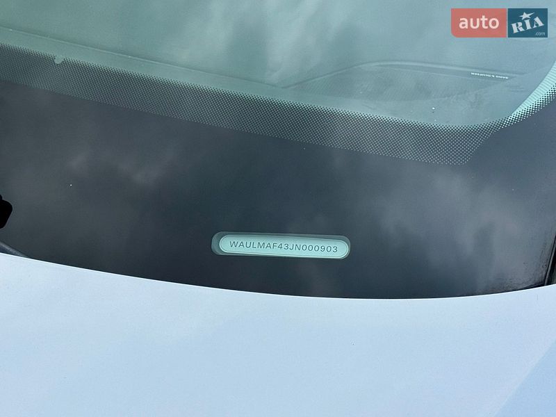 Седан Audi A4 2017 в Ужгороде
