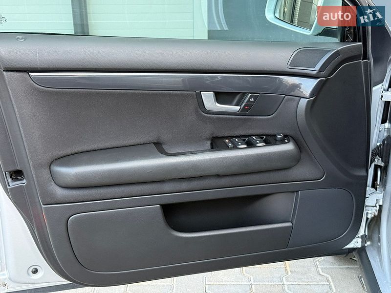 Седан Audi A4 2002 в Сарнах