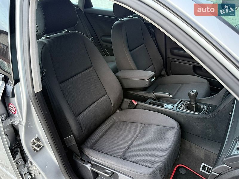 Седан Audi A4 2002 в Сарнах