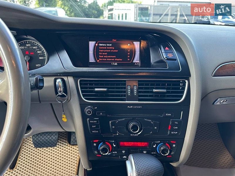 Седан Audi A4 2012 в Стрию