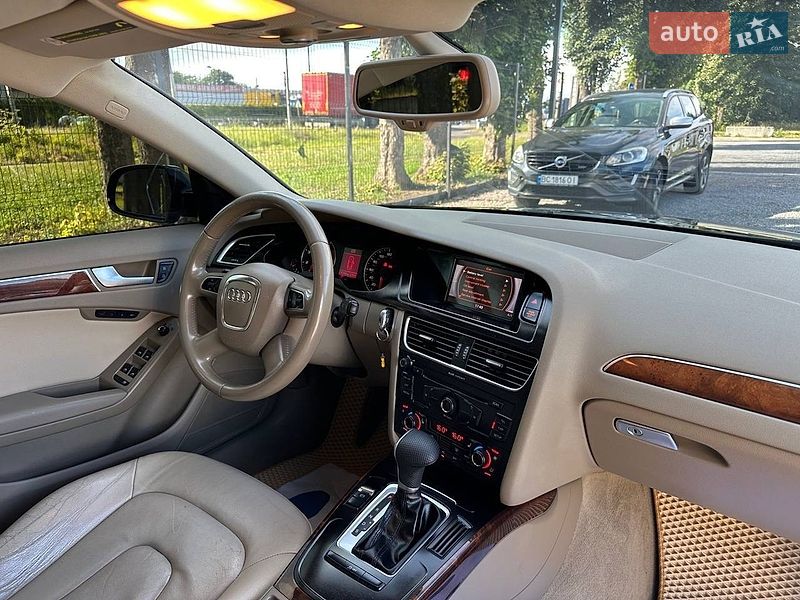 Седан Audi A4 2012 в Стрию